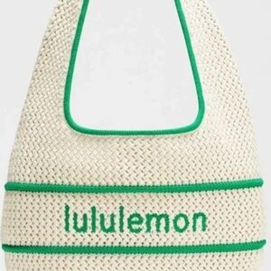 lululemon crochet bag - authentic, new with tag